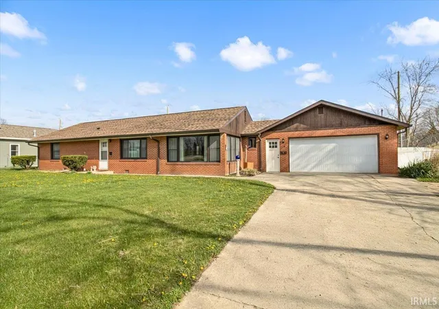 Manufactured home for sale at 4 Crestwood Dr, Winchester, IN 47394 | MLS# 202635961