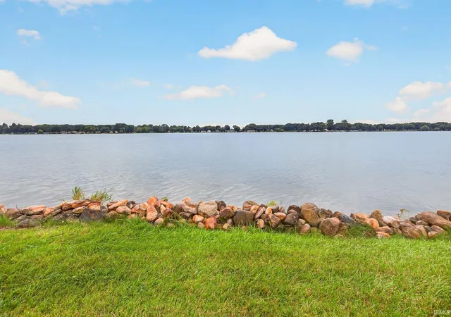Photo 2 of Sale Pending at 2795 N Williamson Dr, Warsaw, IN 46582 | MLS# 202635976 | Listing updated on 2026-09-25