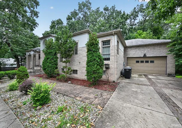 Photo 2 of Manufactured home for sale at 1925 Corby Blvd, South Bend, IN 46617 | MLS# 202636001 | Listing updated on 2026-09-11