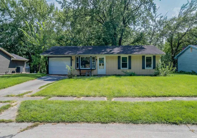 Photo 1 of Sale Pending at 7520 Clover Meadow Dr, Fort Wayne, IN 46815 | MLS# 202636010 | Listing updated on 2026-09-02