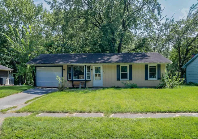 Photo 2 of Sale Pending at 7520 Clover Meadow Dr, Fort Wayne, IN 46815 | MLS# 202636010 | Listing updated on 2026-09-02