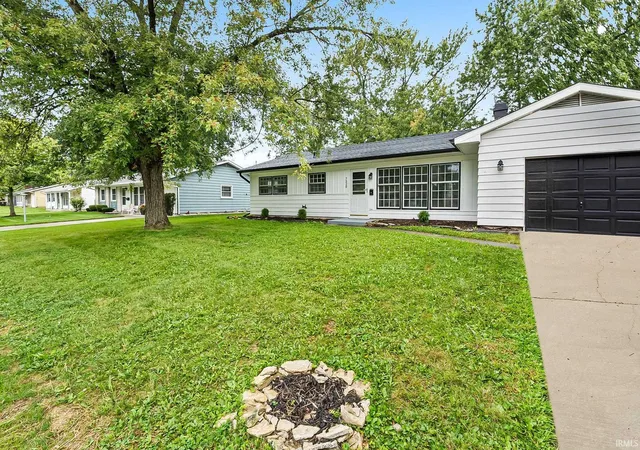 Photo 2 of Sale Pending at 7520 Kingsway Dr, Fort Wayne, IN 46819 | MLS# 202636044 | Listing updated on 2026-09-06
