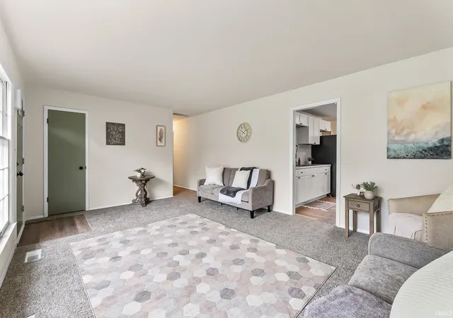 Photo 3 of Sale Pending at 7520 Kingsway Dr, Fort Wayne, IN 46819 | MLS# 202636044 | Listing updated on 2026-09-06