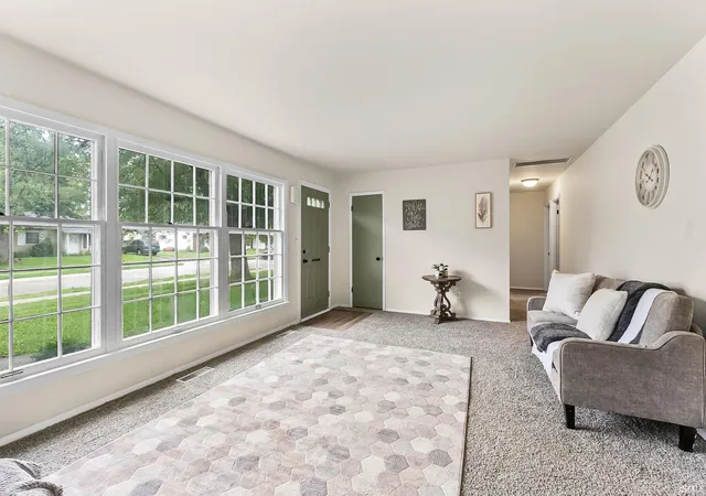 Photo 4 of Sale Pending at 7520 Kingsway Dr, Fort Wayne, IN 46819 | MLS# 202636044 | Listing updated on 2026-09-06
