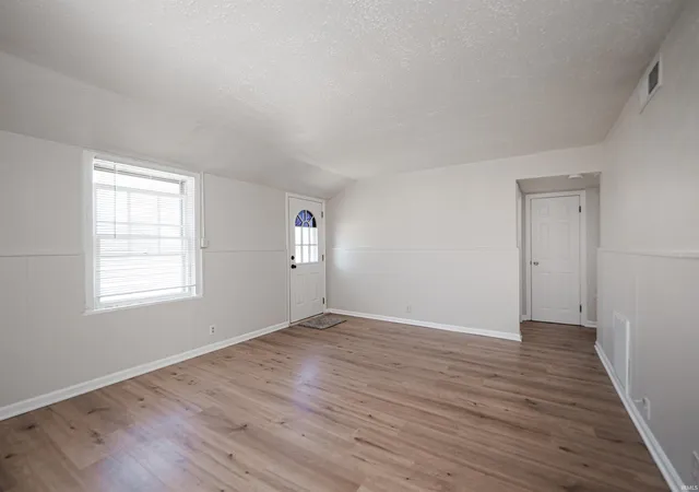 Photo 3 of Sale Pending at 222 Kenmore Dr, Evansville, IN 47714 | MLS# 202636046 | Listing updated on 2026-09-03
