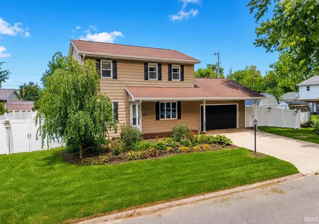 Photo 2 of Manufactured home for sale at 1916 Mckibben St, Wabash, IN 46992 | MLS# 202636058 | Listing updated on 2026-09-04