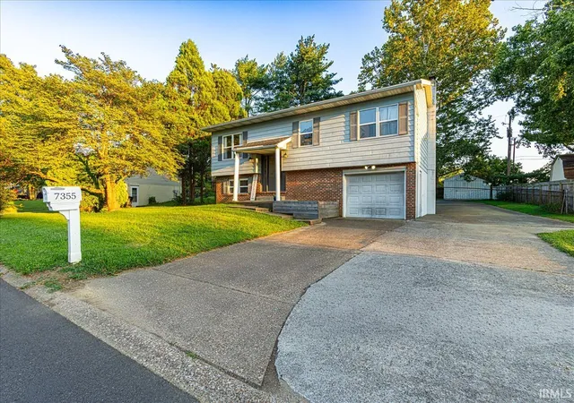 Photo 2 of Manufactured home for sale at 7355 Oakpark Dr, Newburgh, IN 47630 | MLS# 202636066 | Listing updated on 2026-09-02