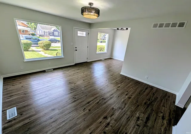 Photo 4 of Sale Pending at 442 S Albert Ave, South Bend, IN 46619 | MLS# 202636077 | Listing updated on 2026-09-11