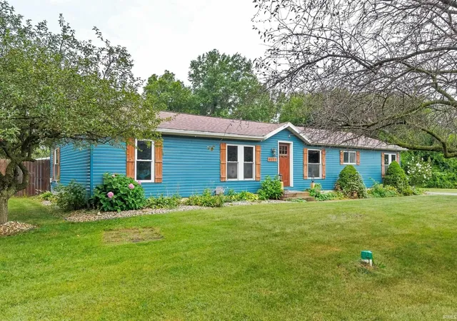 Photo 2 of Manufactured home for sale at 1911 Miami Dr, Warsaw, IN 46580 | MLS# 202636086 | Listing updated on 2026-09-11