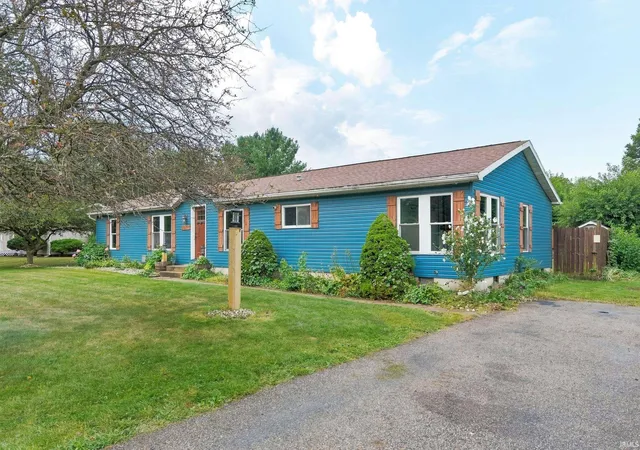 Photo 3 of Manufactured home for sale at 1911 Miami Dr, Warsaw, IN 46580 | MLS# 202636086 | Listing updated on 2026-09-11