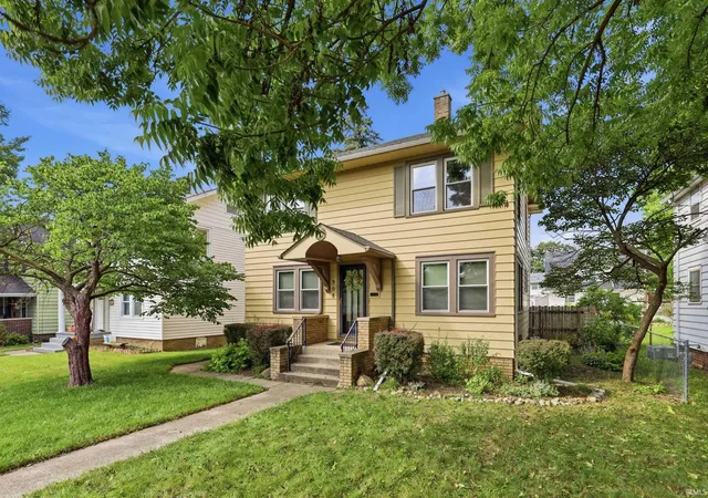 Photo 3 of Sale Pending at 908 Kinsmoor Ave, Fort Wayne, IN 46807 | MLS# 202636105 | Listing updated on 2026-09-14