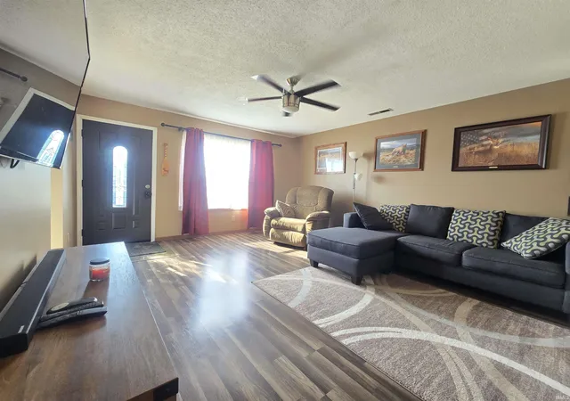 Photo 3 of Manufactured home for sale at 853 S Redstone Ct, Columbia City, IN 46725 | MLS# 202636112 | Listing updated on 2026-09-17