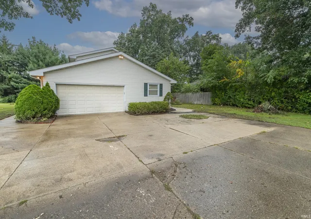 Photo 2 of Manufactured home for sale at 18481 Cleveland Rd, South Bend, IN 46637 | MLS# 202636113 | Listing updated on 2026-09-11
