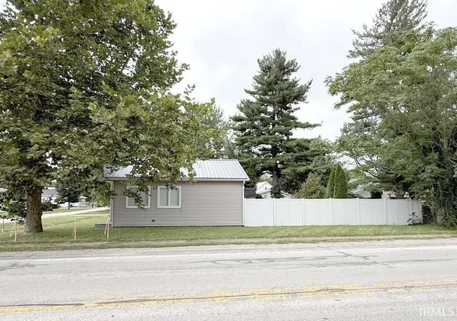 Photo 3 of Sale Pending at 1401 S Wolf Lake St, Albion, IN 46701 | MLS# 202636115 | Listing updated on 2026-09-22