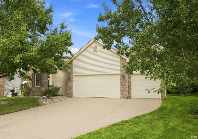 Photo 3 of Manufactured home for sale at 3933 Whitfield Chase, Fort Wayne, IN 46815 | MLS# 202636125 | Listing updated on 2026-09-27