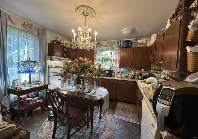 Photo 3 of Sale Pending at 935 W Kirkwood Ave, Bloomington, IN 47404 | MLS# 202636139 | Listing updated on 2026-09-17