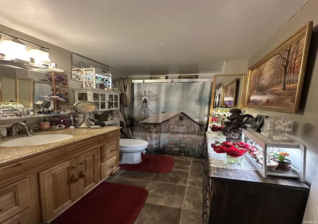 Photo 4 of Sale Pending at 935 W Kirkwood Ave, Bloomington, IN 47404 | MLS# 202636139 | Listing updated on 2026-09-17