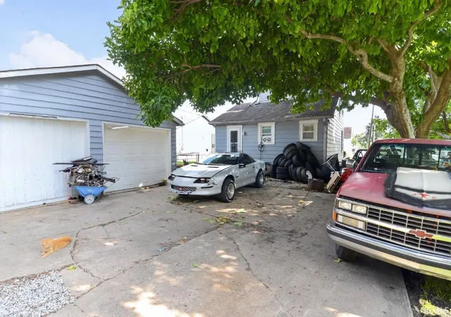 Photo 2 of Manufactured home for sale at 416 E Pennsylvania St, Shelbyville, IN 46176 | MLS# 202636187 | Listing updated on 2026-09-02