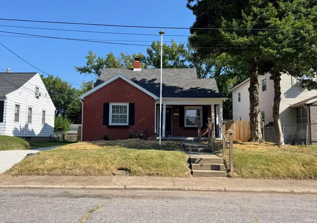 Photo 2 of Sale Pending at 1062 Waggoner Ave, Evansville, IN 47714 | MLS# 202636192 | Listing updated on 2026-09-08