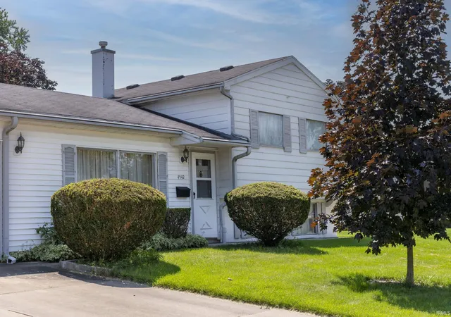 Photo 3 of Manufactured home for sale at 4542 Macdougall Ct, South Bend, IN 46614 | MLS# 202636195 | Listing updated on 2026-09-09