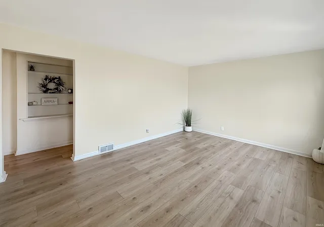 Photo 3 of Manufactured home for sale at 2127 E Eichel Ave, Evansville, IN 47711 | MLS# 202636232 | Listing updated on 2026-10-19