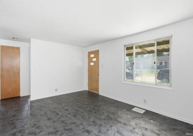 Photo 3 of Manufactured home for sale at 919 Dover Dr, South Bend, IN 46614 | MLS# 202636238 | Listing updated on 2026-09-14