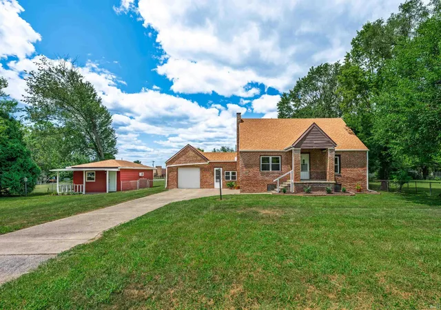 Photo 2 of Sale Pending at 103 N Grafton Ave, Muncie, IN 47303 | MLS# 202636243 | Listing updated on 2026-09-10