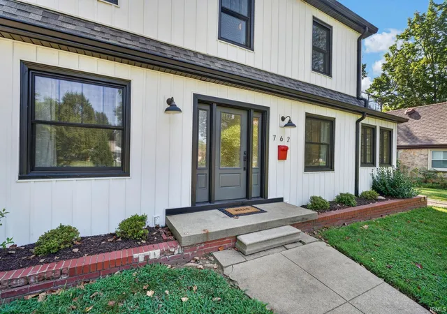 Photo 4 of Sale Pending at 762 S Saint James Blvd, Evansville, IN 47714 | MLS# 202636244 | Listing updated on 2026-09-12