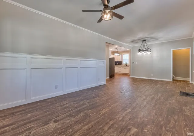 Photo 3 of Sale Pending at 1305 E Walnut St, Evansville, IN 47714 | MLS# 202636249 | Listing updated on 2026-09-03