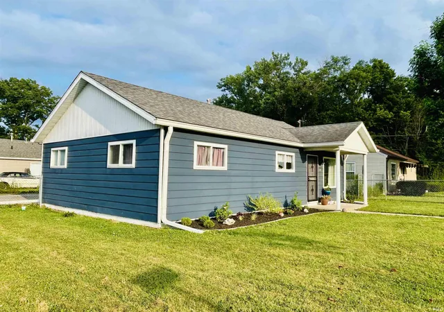 Photo 2 of Manufactured home for sale at 201 Leach St, Greencastle, IN 46135 | MLS# 202636254 | Listing updated on 2026-09-02