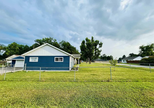 Photo 3 of Manufactured home for sale at 201 Leach St, Greencastle, IN 46135 | MLS# 202636254 | Listing updated on 2026-09-02