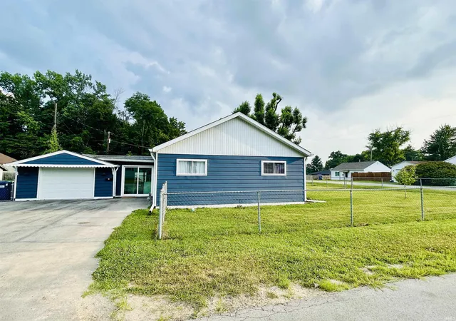 Photo 4 of Manufactured home for sale at 201 Leach St, Greencastle, IN 46135 | MLS# 202636254 | Listing updated on 2026-09-02