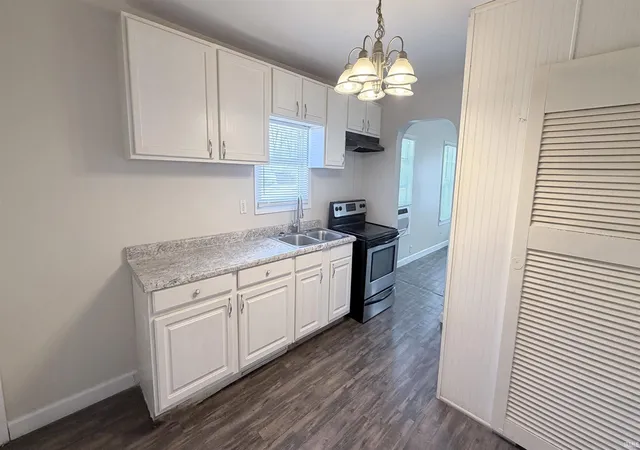 Photo 3 of Sale Pending at 608 Ravenswood Dr, Evansville, IN 47713 | MLS# 202636284 | Listing updated on 2026-09-18