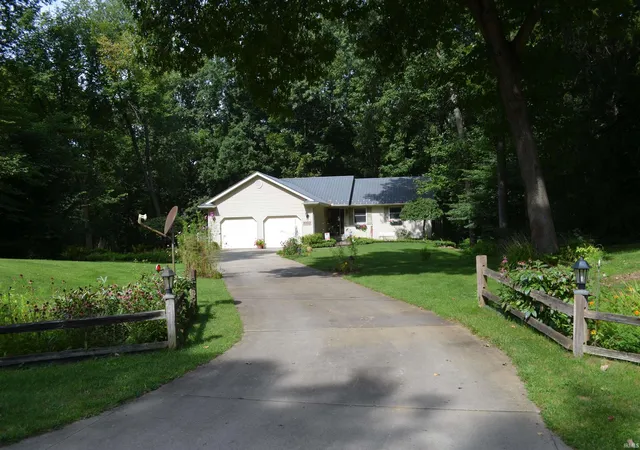 Manufactured home for sale at 10013 N Hasse Ct, Syracuse, IN 46567 | MLS# 202636291