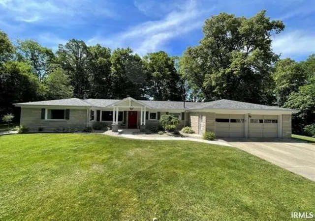 Photo 1 of Sale Pending at 2712 E Fairoaks Dr, New Castle, IN 47362 | MLS# 202636296 | Listing updated on 2026-09-02