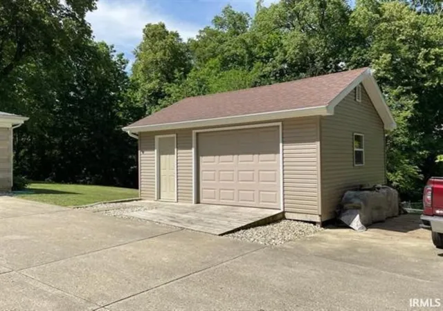 Photo 2 of Sale Pending at 2712 E Fairoaks Dr, New Castle, IN 47362 | MLS# 202636296 | Listing updated on 2026-09-02