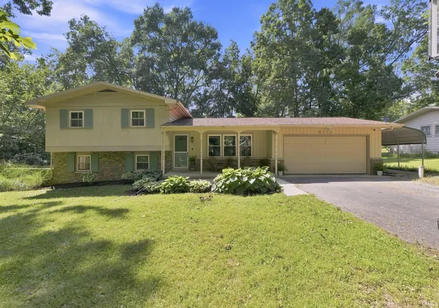 Photo 2 of Sale Pending at 6114 Rosedale Dr, Fort Wayne, IN 46804 | MLS# 202636306 | Listing updated on 2026-09-25