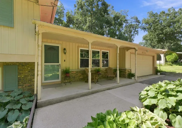 Photo 3 of Sale Pending at 6114 Rosedale Dr, Fort Wayne, IN 46804 | MLS# 202636306 | Listing updated on 2026-09-25