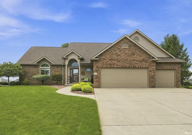Photo 1 of Sale Pending at 306 Hunters Ridge St, Auburn, IN 46706 | MLS# 202636308 | Listing updated on 2026-09-30