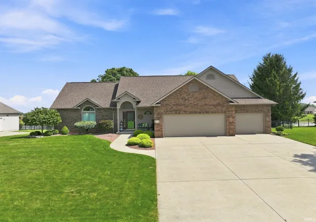 Photo 2 of Sale Pending at 306 Hunters Ridge St, Auburn, IN 46706 | MLS# 202636308 | Listing updated on 2026-09-30