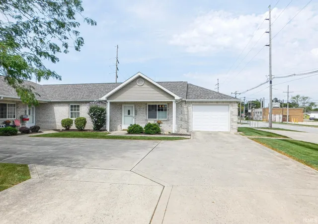 Photo 3 of Sale Pending at 205 W Spring St #A, Bluffton, IN 46714 | MLS# 202636314 | Listing updated on 2026-09-29