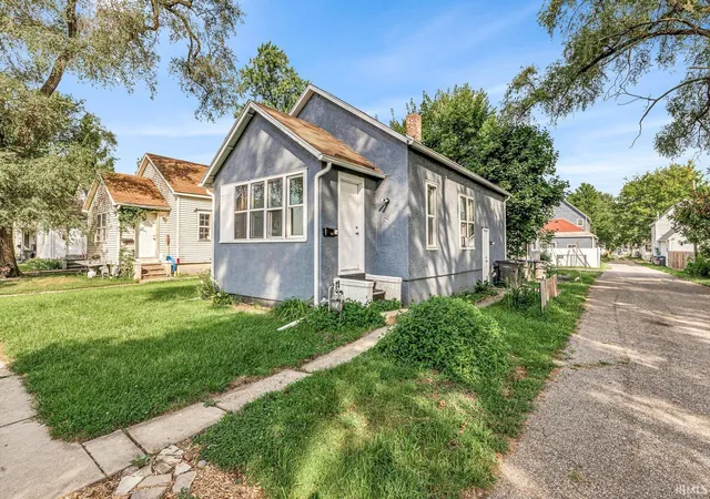 Photo 2 of Sale Pending at 816 Pearl St, Elkhart, IN 46516 | MLS# 202636337 | Listing updated on 2026-09-08