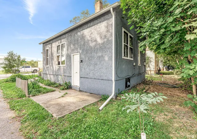 Photo 3 of Sale Pending at 816 Pearl St, Elkhart, IN 46516 | MLS# 202636337 | Listing updated on 2026-09-08