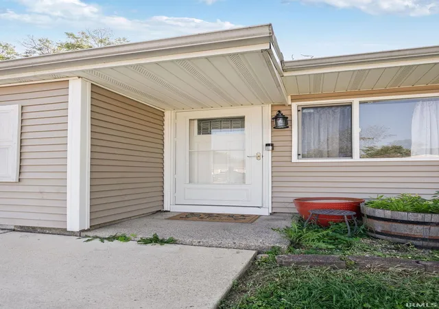 Photo 3 of Manufactured home for sale at 513 Briar Ct, Kokomo, IN 46901 | MLS# 202636351 | Listing updated on 2026-09-03