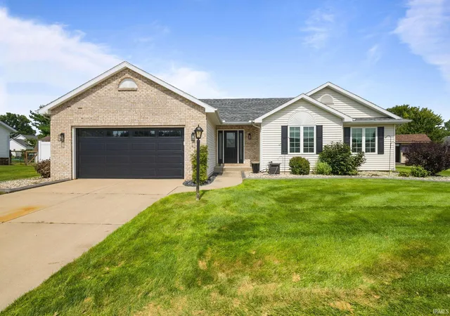 Photo 1 of Sale Pending at 11101 Golden Pheasant Dr, Osceola, IN 46561 | MLS# 202636360 | Listing updated on 2026-09-09