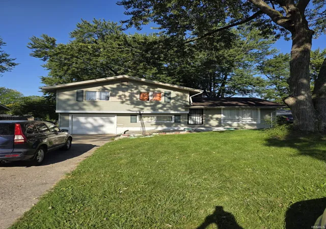 Manufactured home for sale at 4910 Devonshire Dr, Fort Wayne, IN 46806 | MLS# 202636365