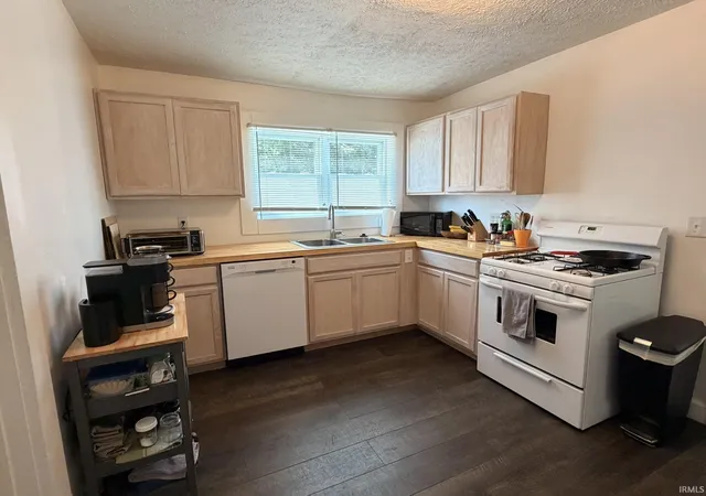 Photo 3 of Manufactured home for sale at 808 W Ralston Dr, Bloomington, IN 47403 | MLS# 202636370 | Listing updated on 2026-09-23