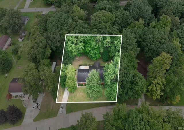 Photo 4 of Manufactured home for sale at 301 Oakwood Dr, Albion, IN 46701 | MLS# 202636372 | Listing updated on 2026-09-20