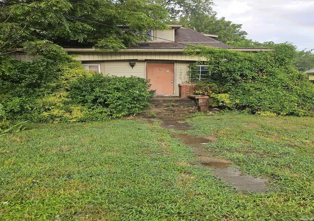 Photo 1 of Sale Pending at 1926 S Red Bank Rd, Evansville, IN 47712 | MLS# 202636373 | Listing updated on 2026-09-15