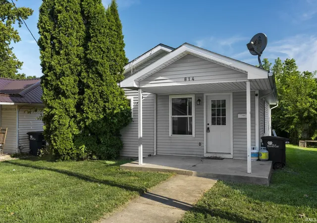Photo 2 of Manufactured home for sale at 814 W Boone St, Frankfort, IN 46041 | MLS# 202636376 | Listing updated on 2026-09-14